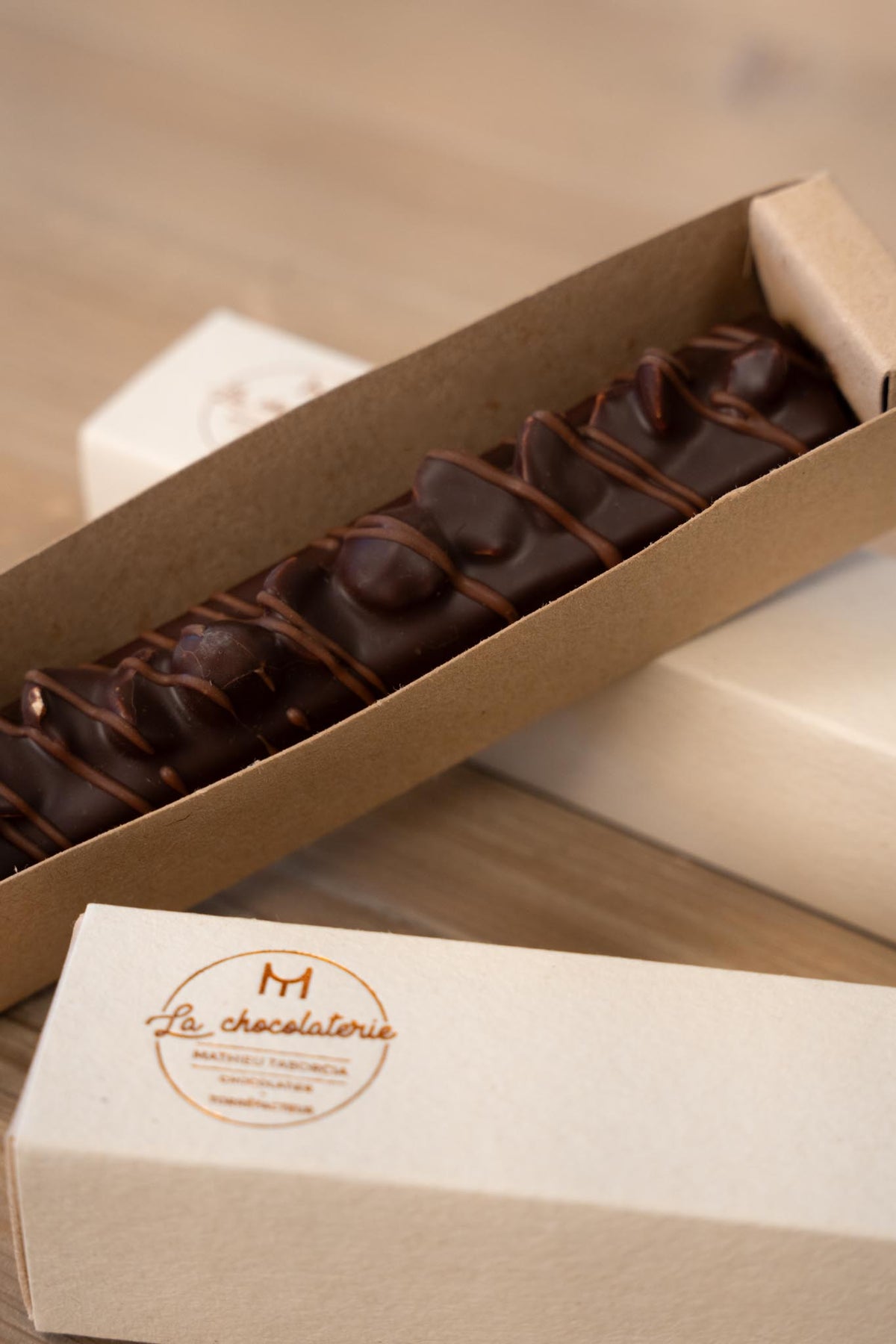 Barre praliné, caramel tendre et noisettes entières